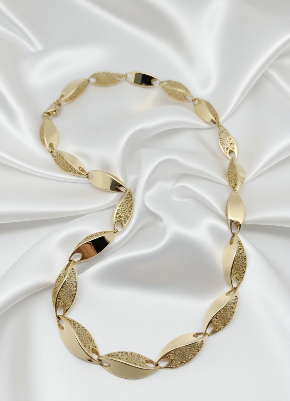 Zlaté náhrdelníky